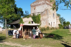 Préparation de la scène de combat médiéval...