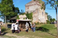 Préparation de la scène de combat médiéval...